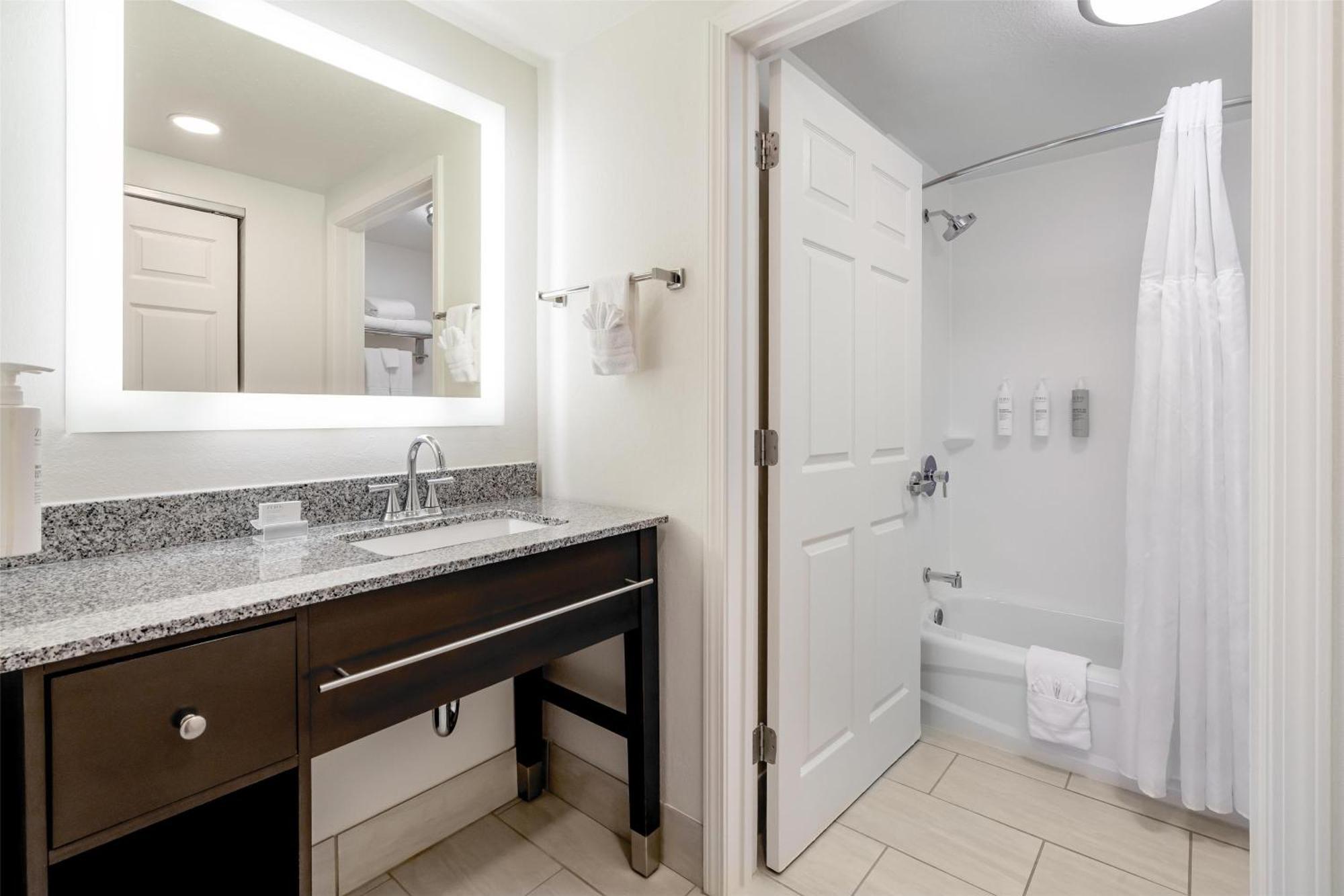 Homewood Suites By Hilton Eatontown Buitenkant foto